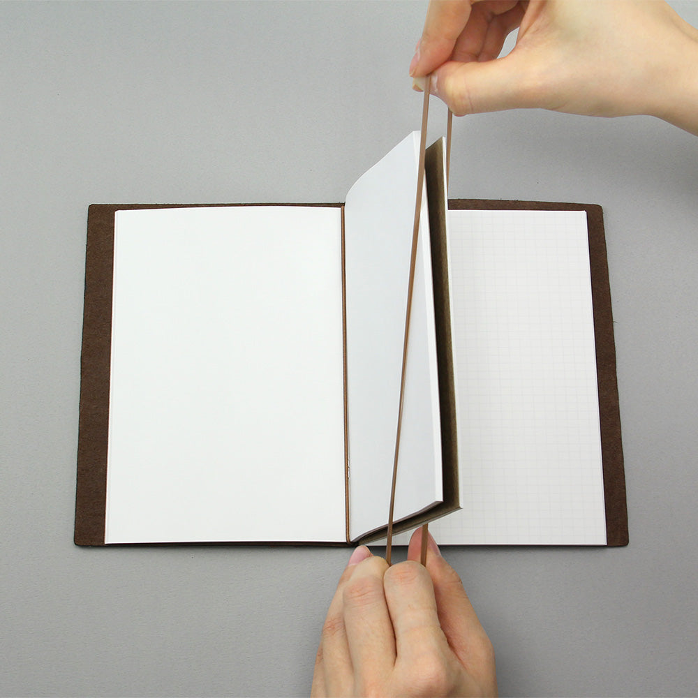 TRAVELER'S notebook Refill Passport Size Connecting Rubber Band 011