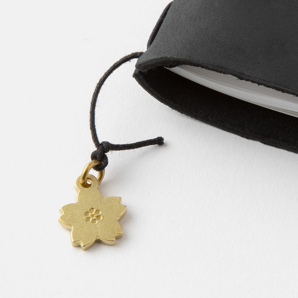 TRAVELER’S notebook BRASS CHARM TOKYO