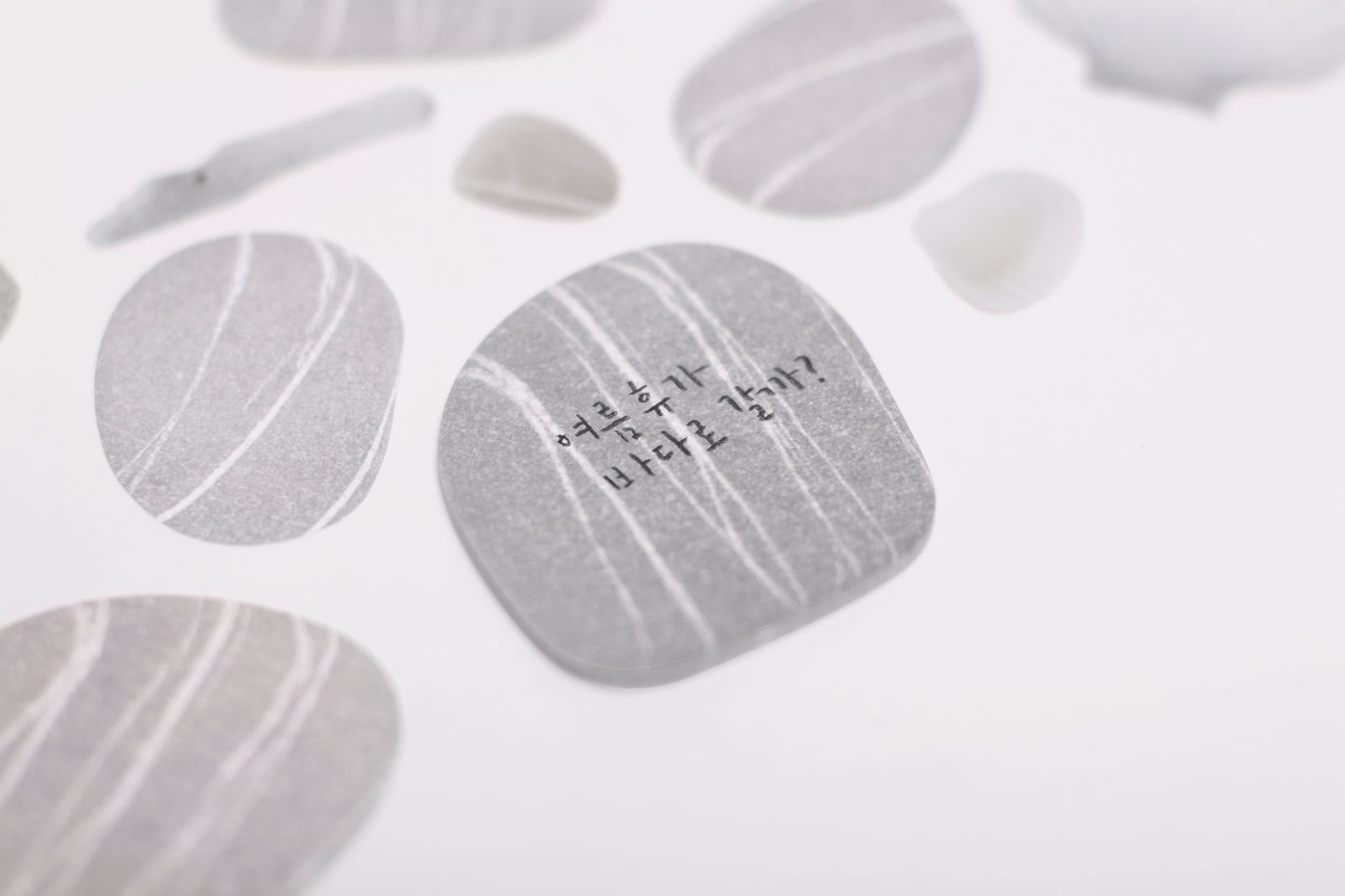 Appree Sticky Leaf Pebbles
